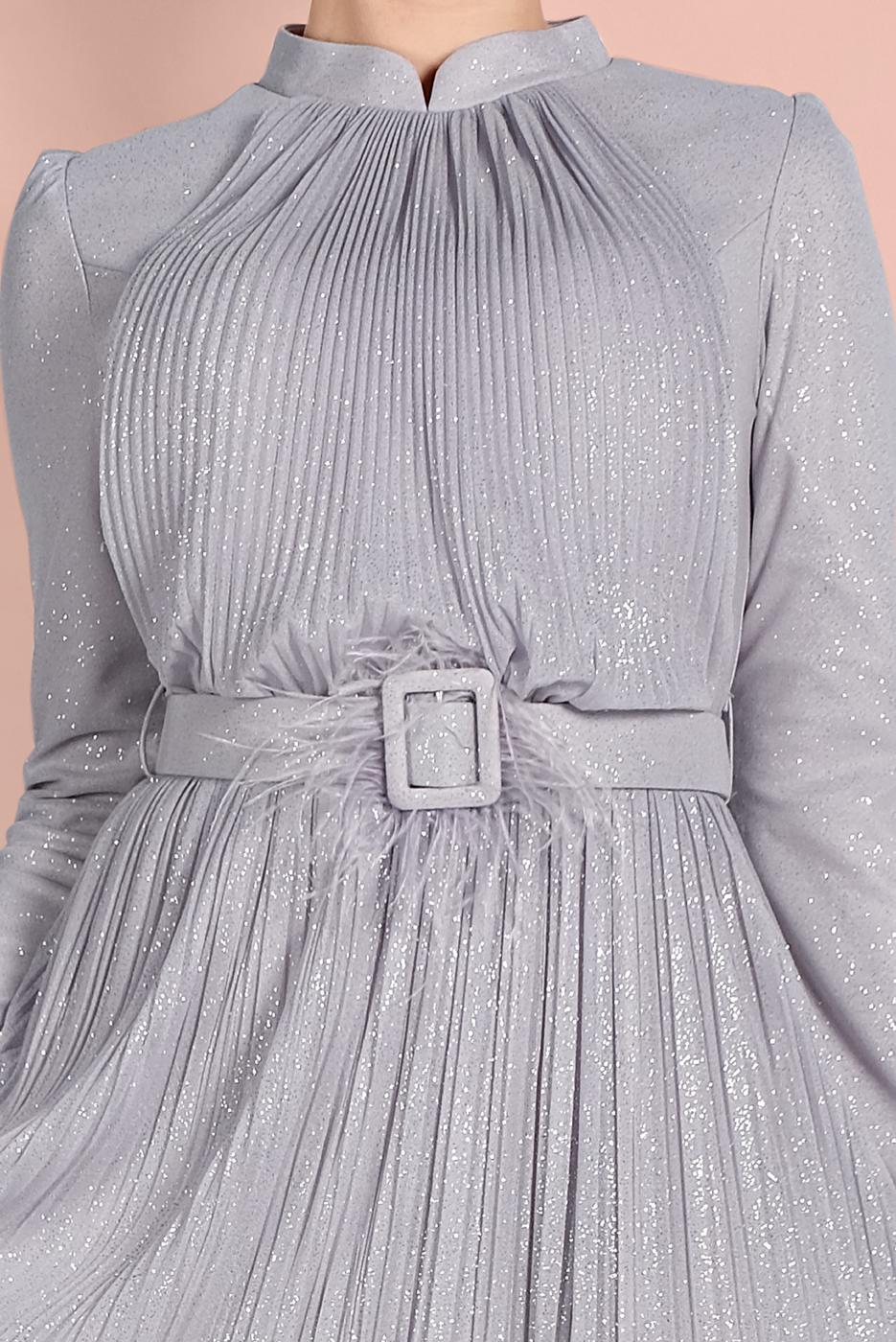 Tesettür giyim GRİ SİMLİ PİLİSELİ ABİYE ELBİSE 2810