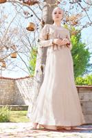 Tesettür giyim BEJ ALVİNA FIRFIR DETAYLI SİMLİ ABİYE ELBİSE 5561