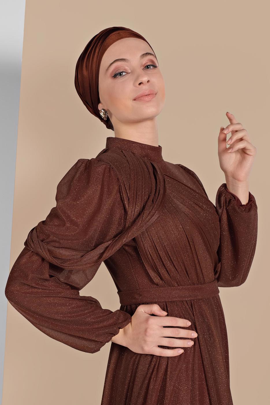 Tesettür giyim KAHVE PİLİSELİ SİMLİ ABİYE ELBİSE 9910