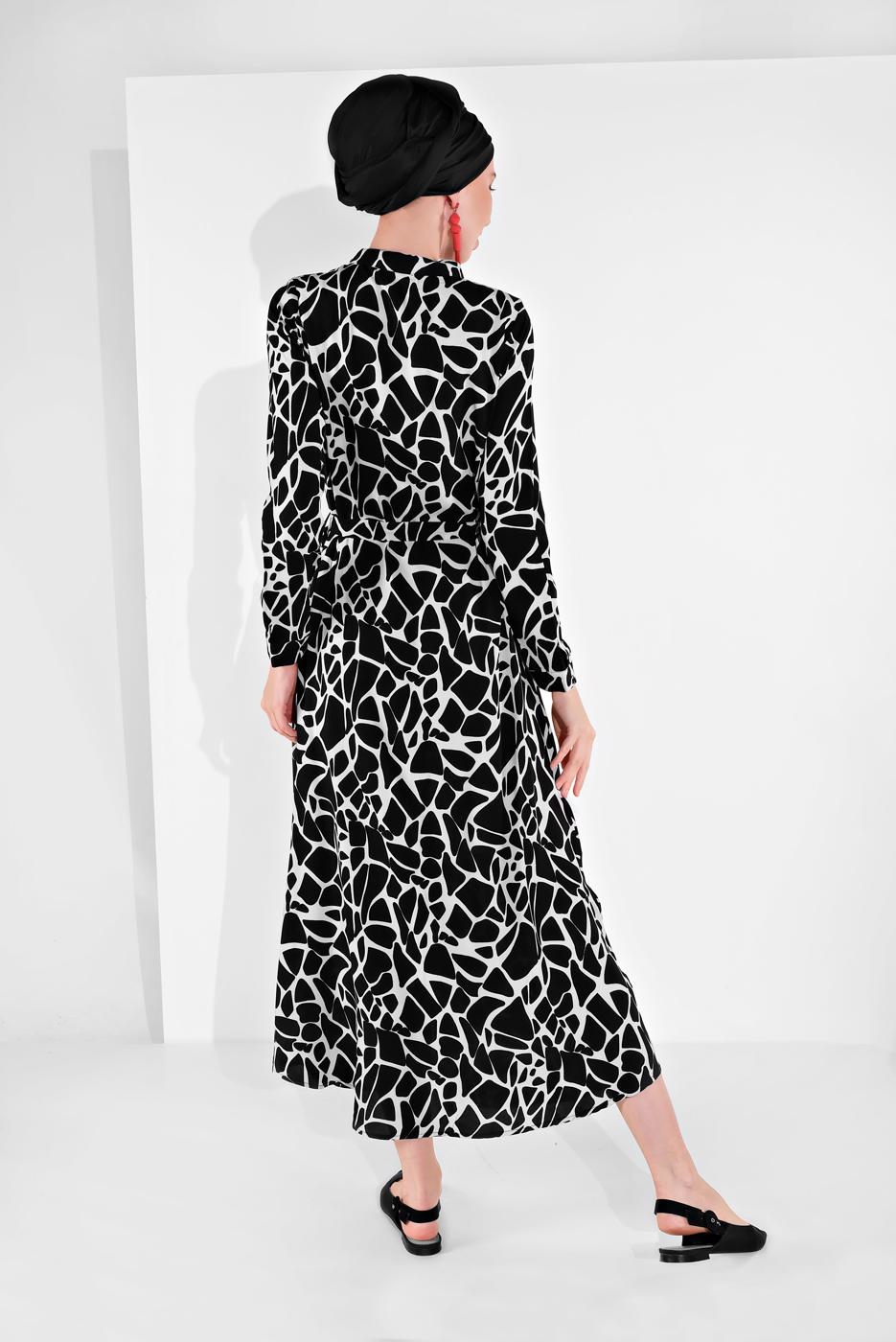 Tesettür giyim SİYAH BOYDAN DÜĞMELİ BELİ KUŞAKLI ELBİSE 9744-2