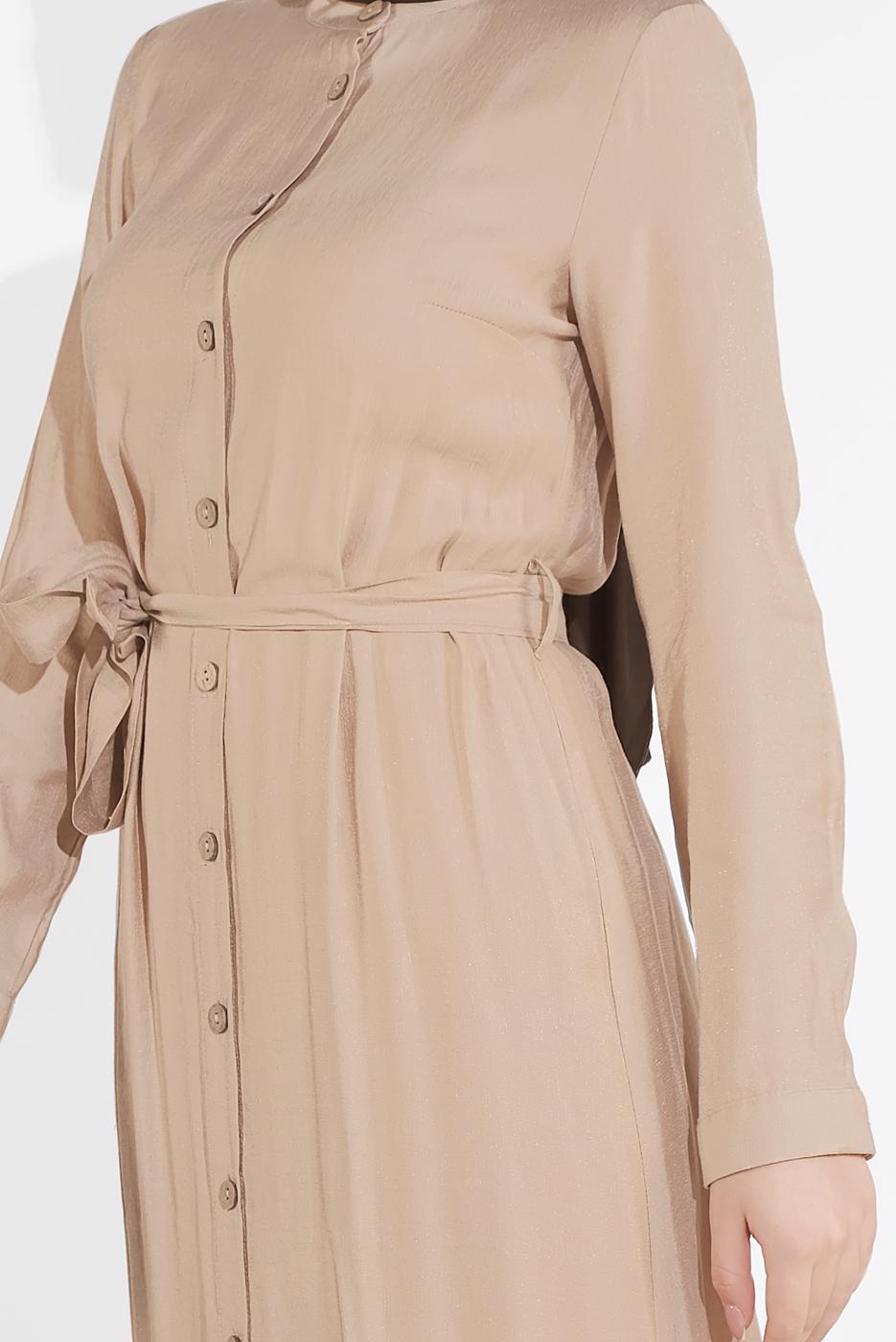 Tesettür giyim BEJ BOYDAN DÜĞMELİ KUŞAKLI ELBİSE 0301