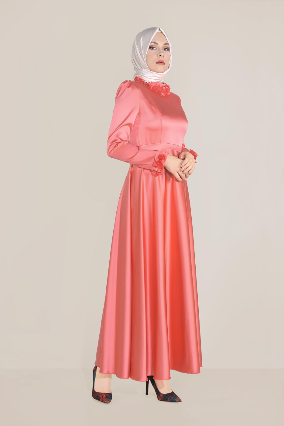 Tesettür giyim MERCAN ALVİNA YAKASI ÇİÇEK İŞLEMELİ ELBİSE 40677 