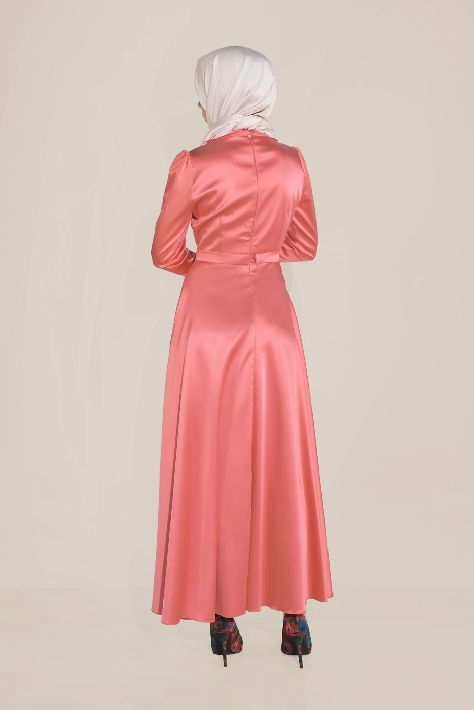 Tesettür giyim MERCAN ALVİNA YAKASI ÇİÇEK İŞLEMELİ ELBİSE 40677 