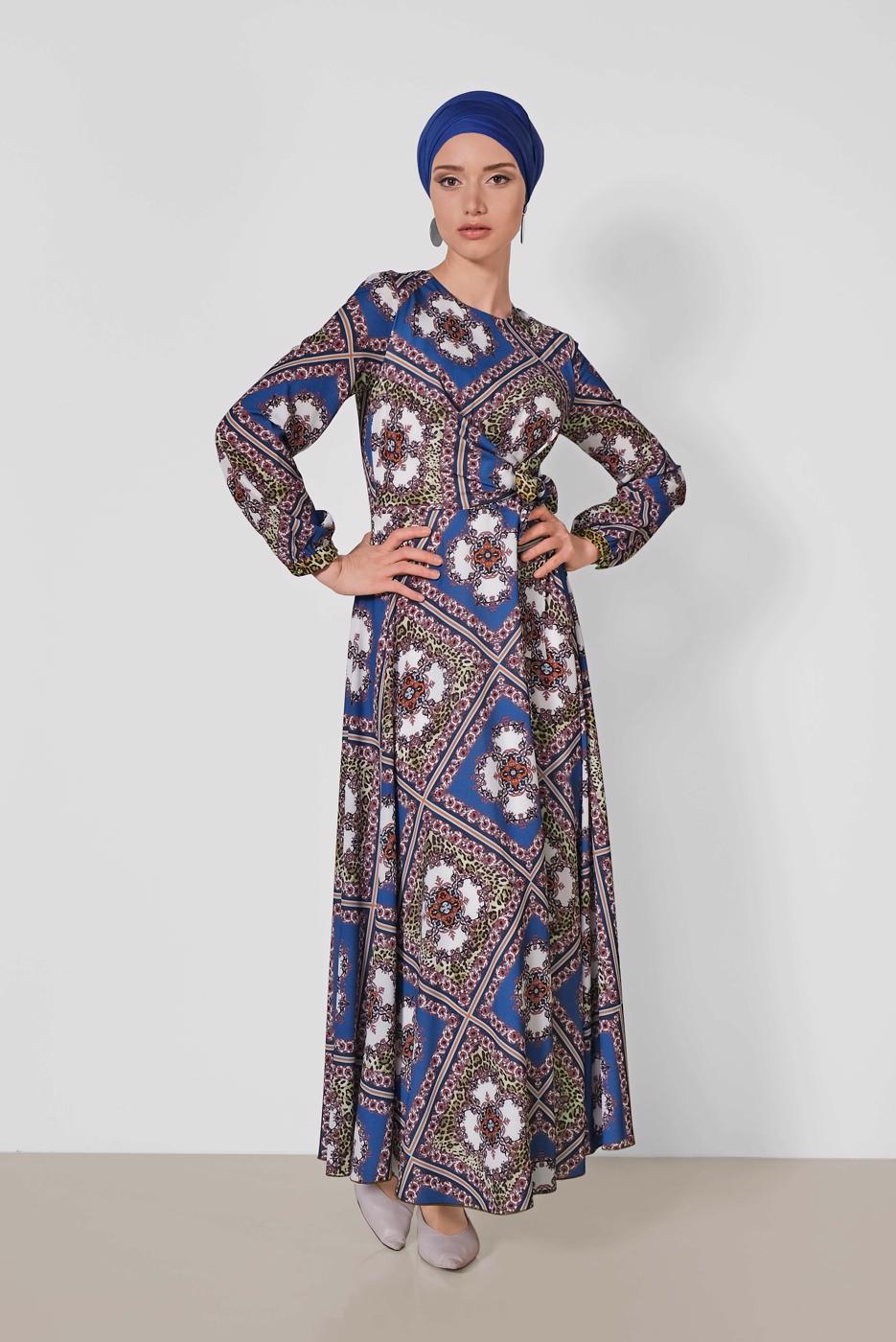 Tesettür giyim LACİVERT ALVİNA ETEĞİ VOLANLI DESENLİ ELBİSE 4087  