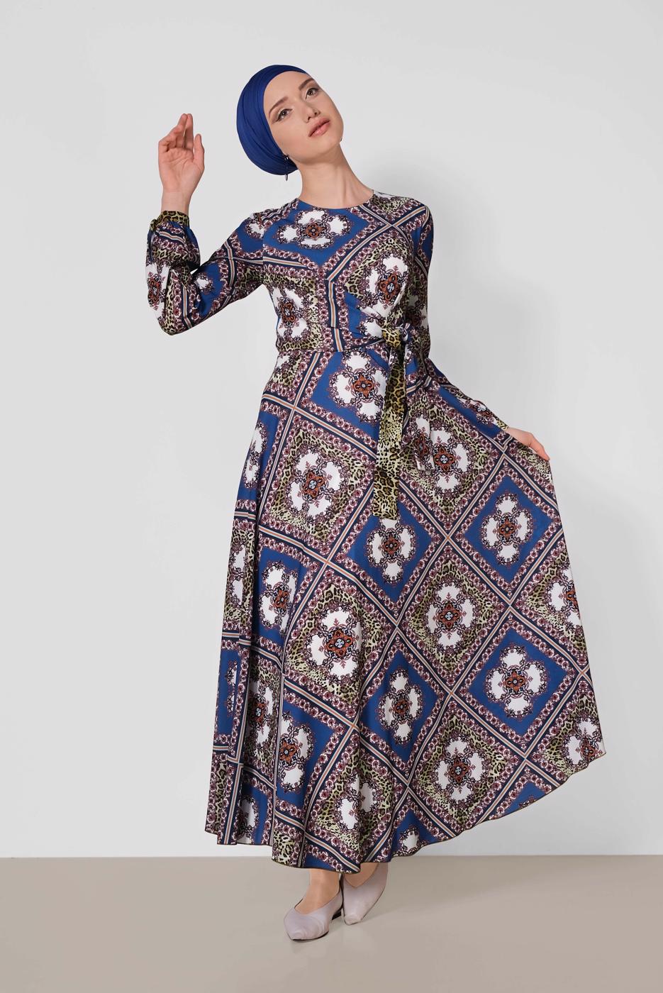 Tesettür giyim LACİVERT ALVİNA ETEĞİ VOLANLI DESENLİ ELBİSE 4087  