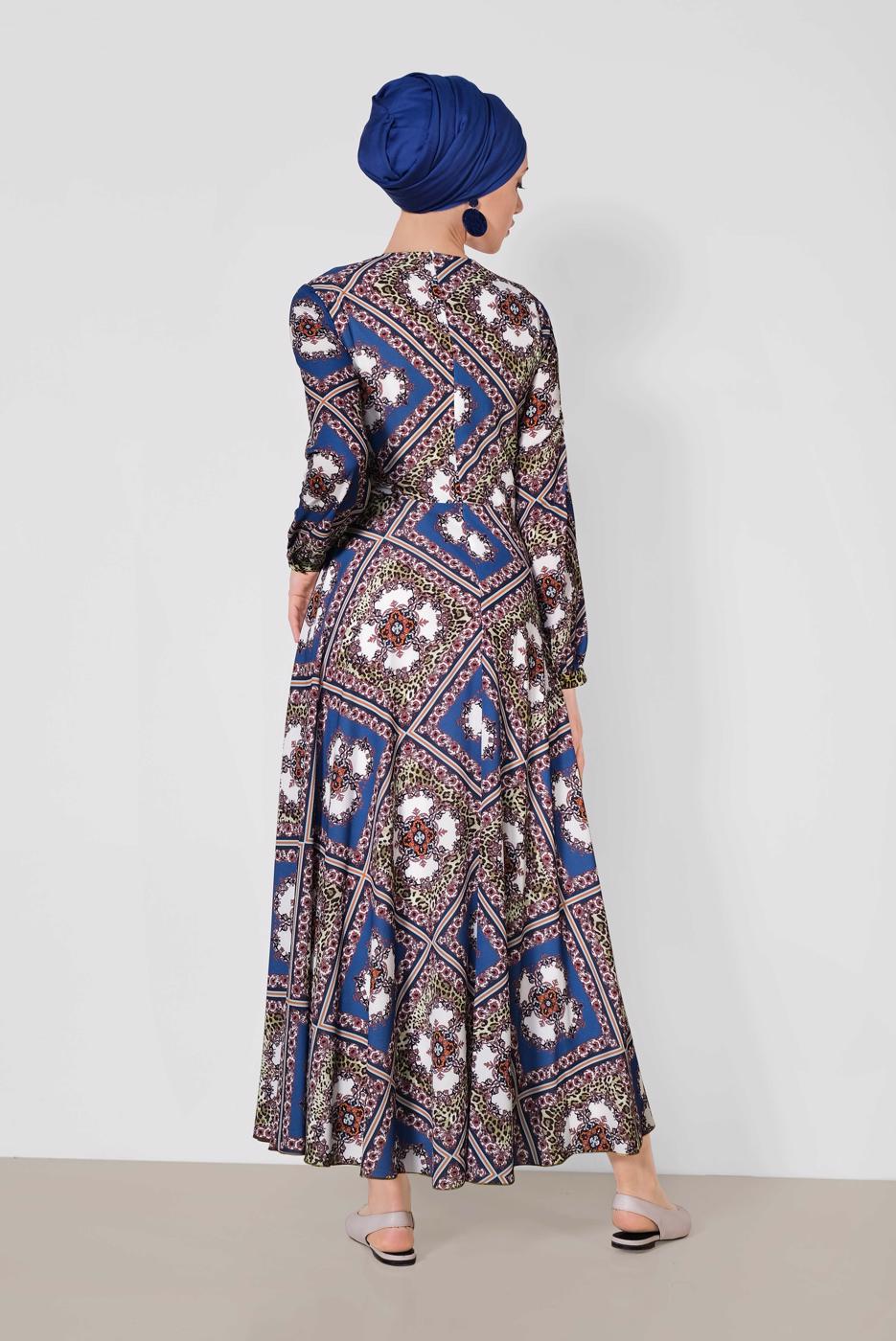 Tesettür giyim LACİVERT ALVİNA ETEĞİ VOLANLI DESENLİ ELBİSE 4087  