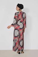 Tesettür giyim BORDO ALVİNA BELİ BÜZGÜLÜ DESENLİ ELBİSE 4107