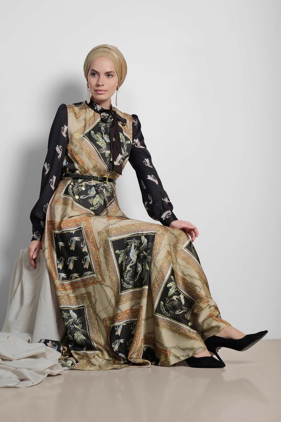 Tesettür giyim BEJ ALVİNA DESENLİ SATEN ELBİSE 4125