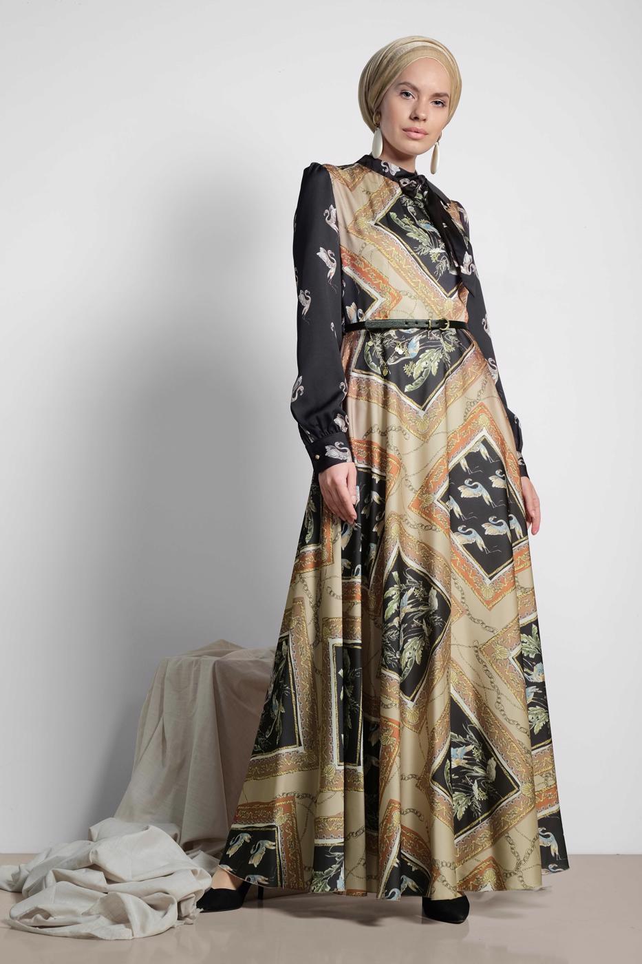 Tesettür giyim BEJ ALVİNA DESENLİ SATEN ELBİSE 4125