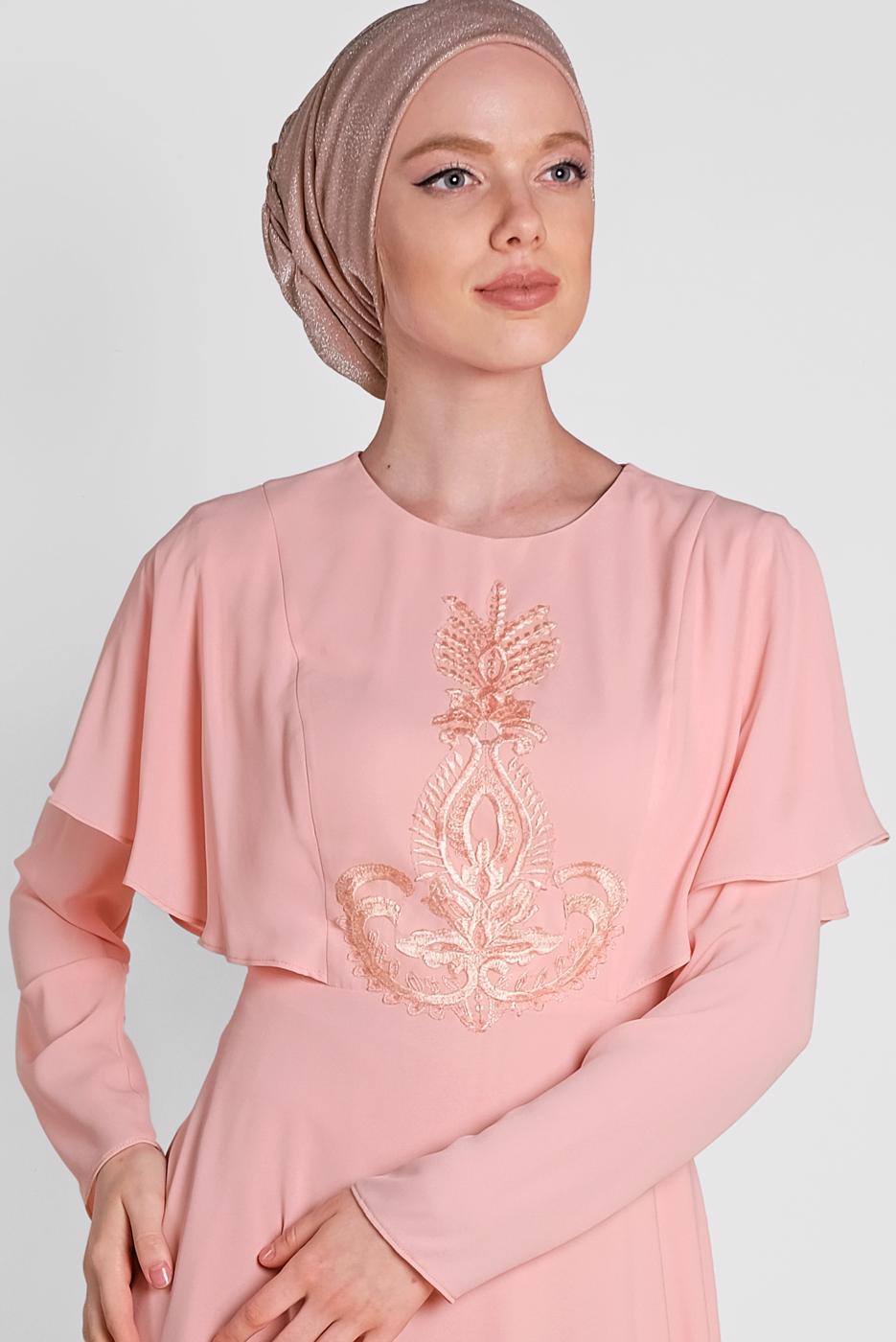 Tesettür giyim PUDRA ALVİNA NAKIŞ İŞLEMELİ VOLANLI ELBİSE 4268 