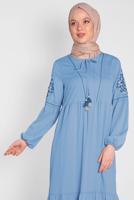 Tesettür giyim MAVİ KOLLARI NAKIŞLI MANŞETLERİ LASTİKLİ ELBİSE 4439 