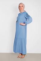 Tesettür giyim MAVİ KOLLARI NAKIŞLI MANŞETLERİ LASTİKLİ ELBİSE 4439 