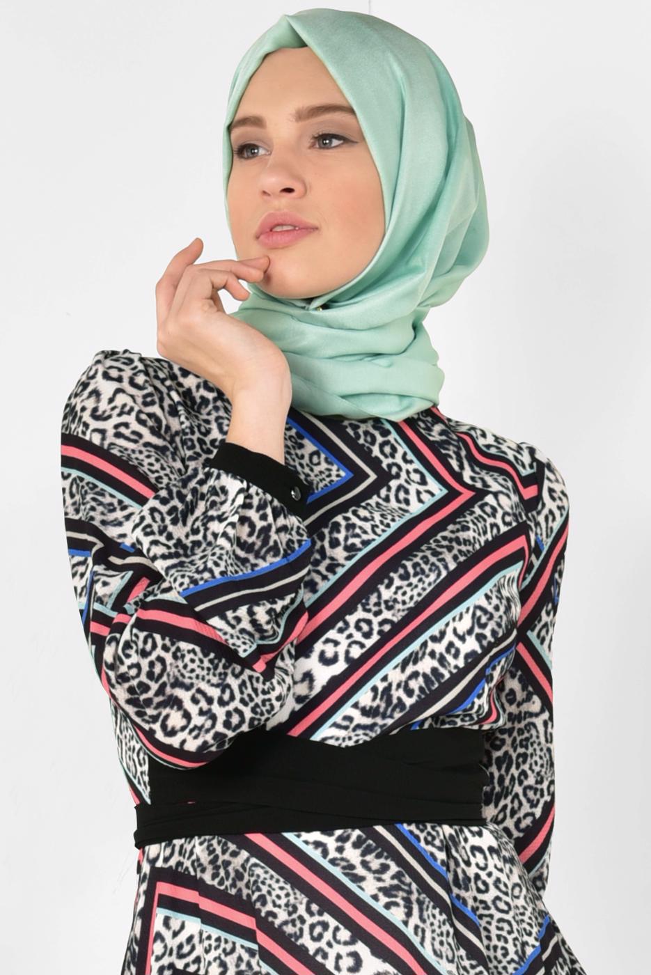 Tesettür giyim GRİ LEOPAR VE GRAFİK DESENLİ ELBİSE 4944