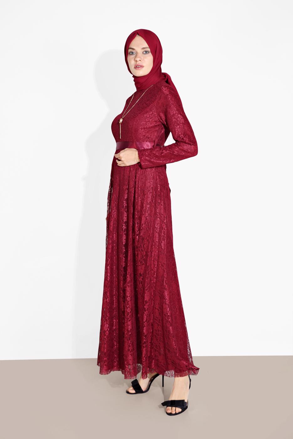 Vêtements hijab ROUGE BORDEAUX ROBE EN DENTELLE À COL ROND AVEC CEINTURE 6665