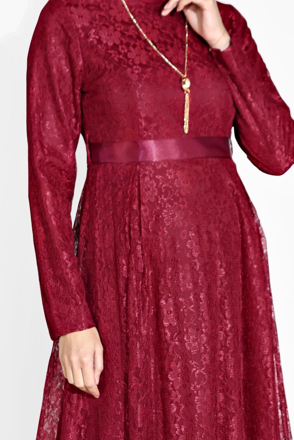 Vêtements hijab ROUGE BORDEAUX ROBE EN DENTELLE À COL ROND AVEC CEINTURE 6665