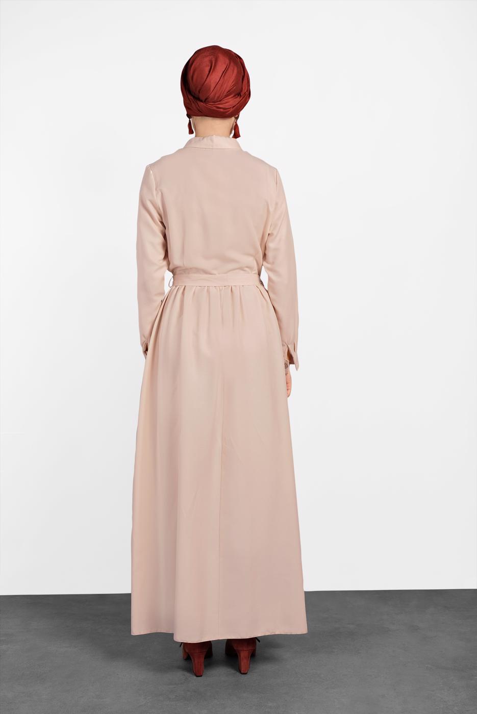 Tesettür giyim BEJ BOYDAN DÜĞMELİ CEPLİ ELBİSE 6824