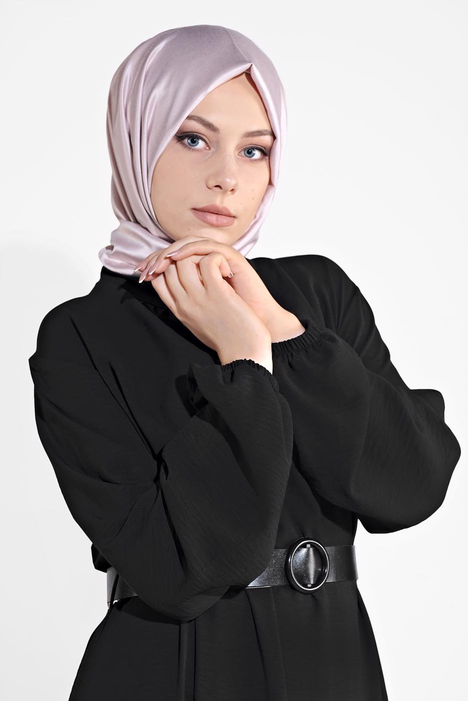 Tesettür giyim SİYAH MANŞETLERİ LASTİKLİ KEMERLİ ELBİSE 6951