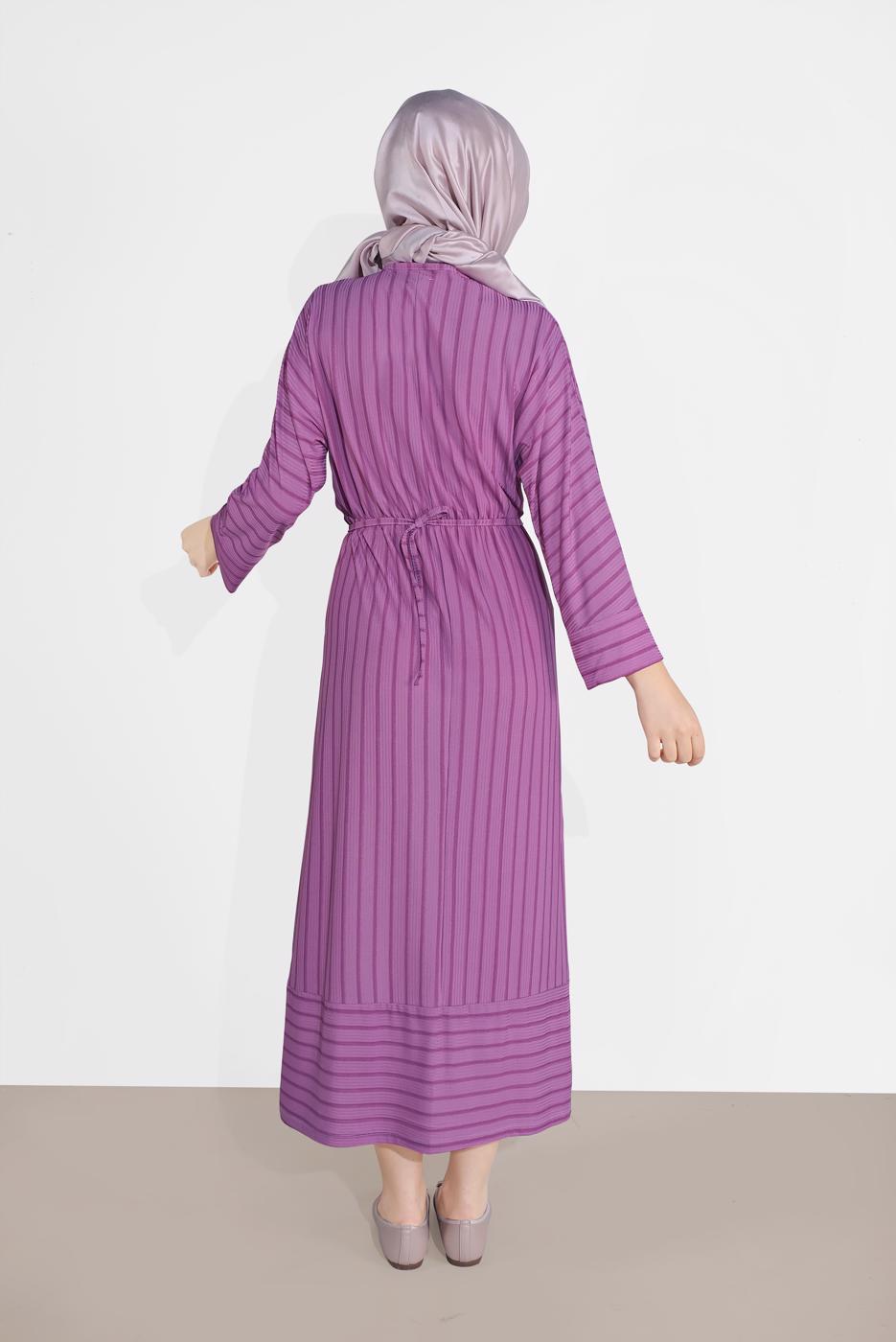 Tesettür giyim MOR BELİ BAĞCIKLI ÇİZGİLİ ELBİSE  7616