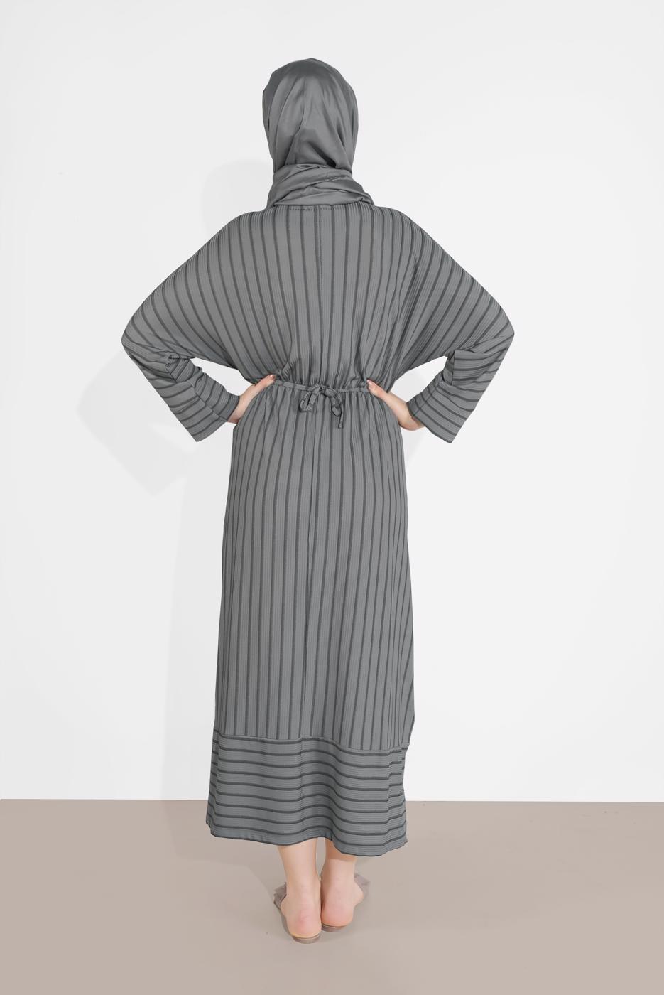 Tesettür giyim GRİ BELİ BAĞCIKLI ÇİZGİLİ ELBİSE  7616