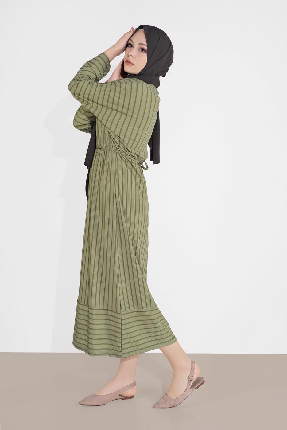 Tesettür giyim HAKİ BELİ BAĞCIKLI ÇİZGİLİ ELBİSE  7616