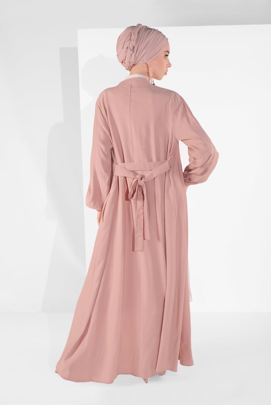Tesettür giyim PUDRA BOYDAN DÜĞMELİ KUŞAKLI FERACE 01206 