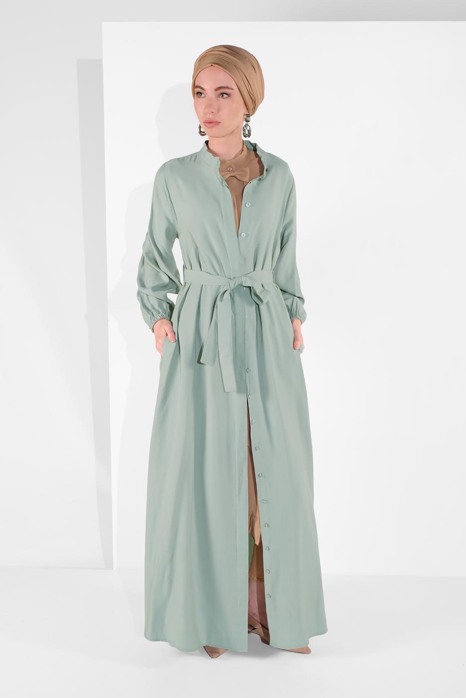 Tesettür giyim YEŞİL BOYDAN DÜĞMELİ KUŞAKLI FERACE 01206 