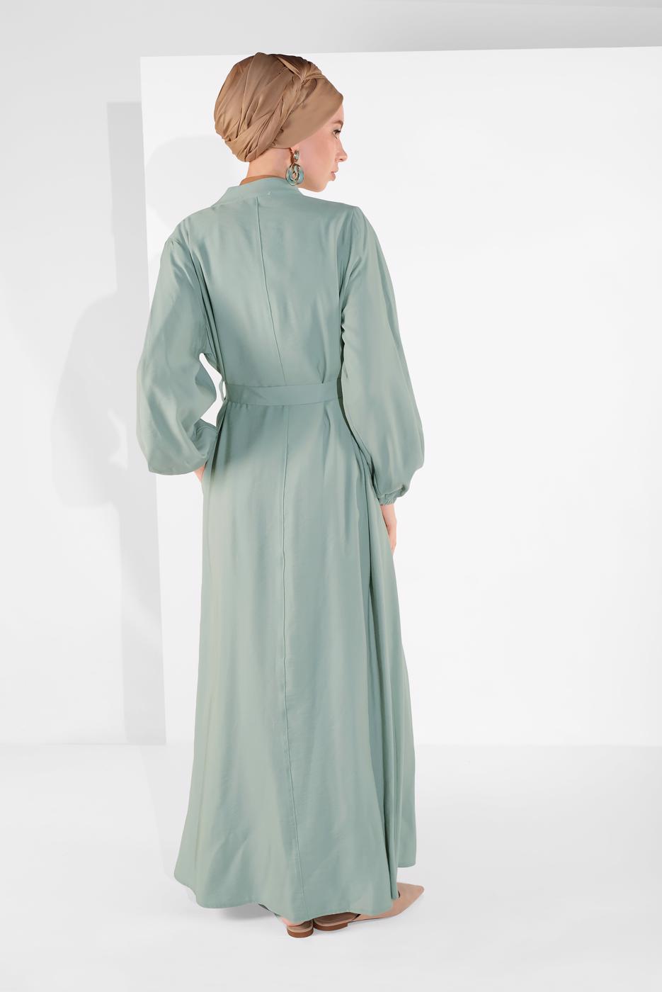 Tesettür giyim YEŞİL BOYDAN DÜĞMELİ KUŞAKLI FERACE 01206 