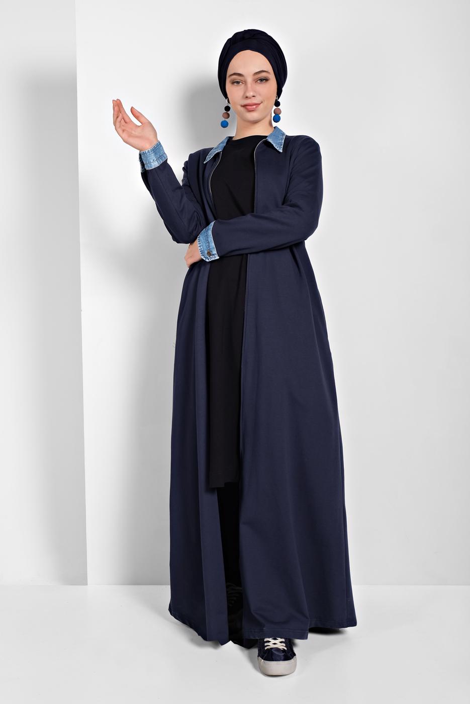 Vêtements hijab BLEU MARINE UN MANTEAU PLEINE LONGEUR EN COTON AVEC D&prime;UNE FERMETURE ÉCLAIR 13206