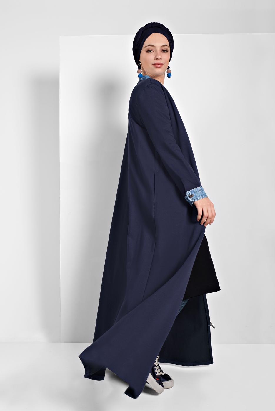 Vêtements hijab BLEU MARINE UN MANTEAU PLEINE LONGEUR EN COTON AVEC D&prime;UNE FERMETURE ÉCLAIR 13206