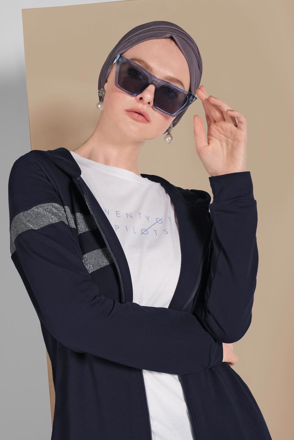 Tesettür giyim LACİVERT SİM DETAYLI KAPÜŞONLU BOYDAN FERMUARLI SPOR FERACE 1209 