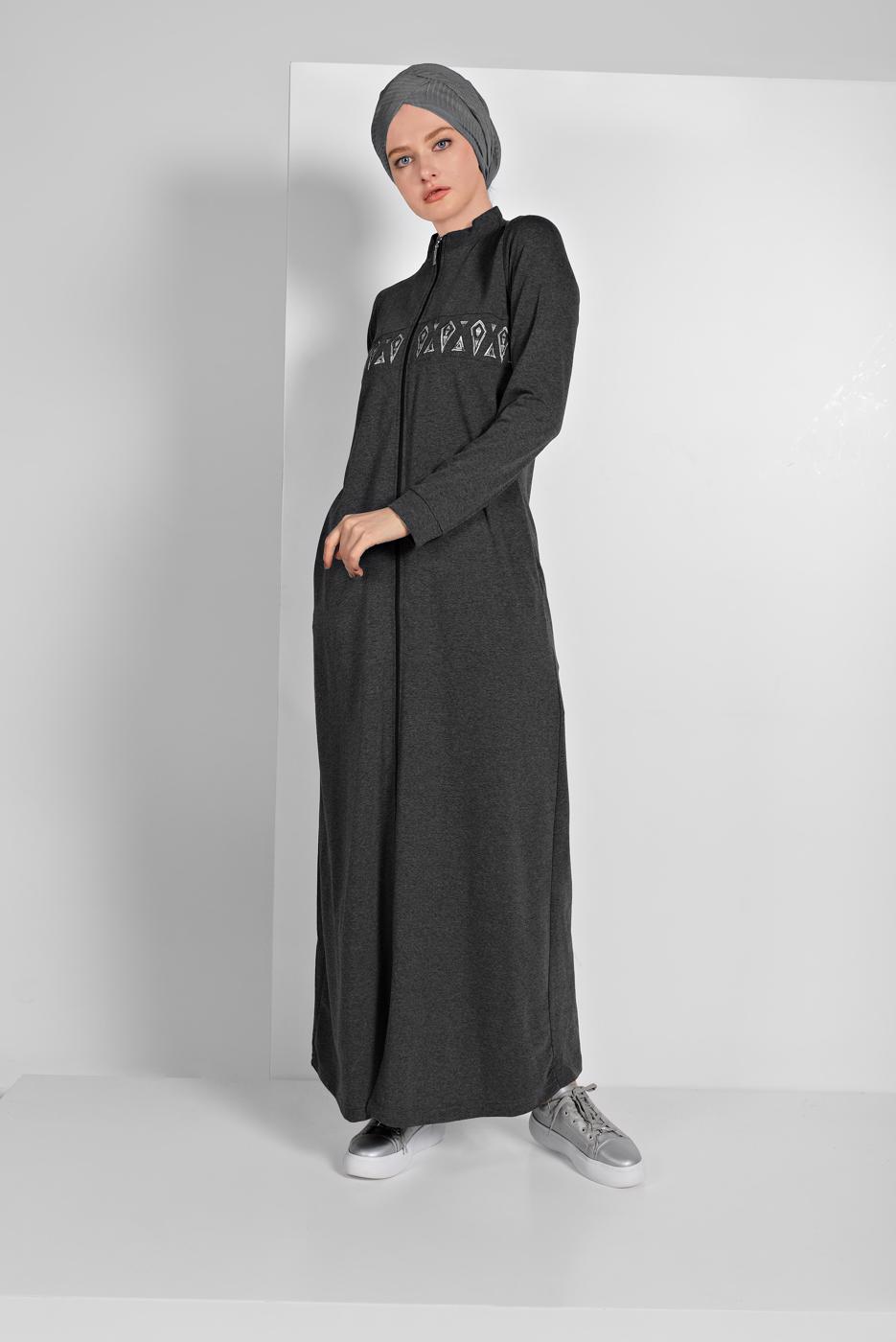 Tesettür giyim GRİ ÖNÜ NAKIŞ DETAYLI FERMUARLI SPOR FERACE 5019