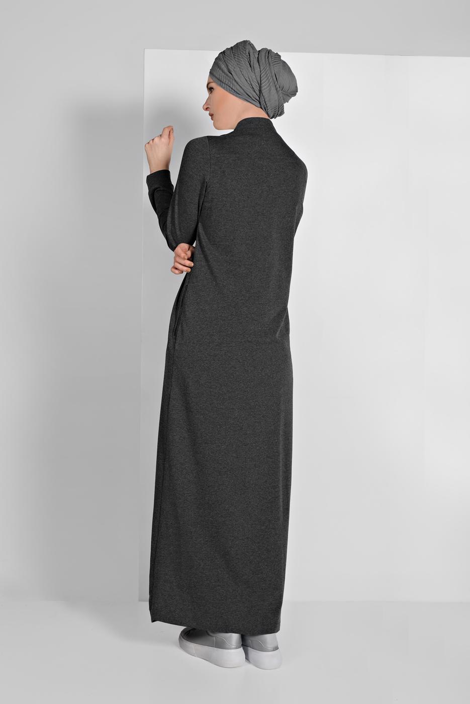 Tesettür giyim GRİ ÖNÜ NAKIŞ DETAYLI FERMUARLI SPOR FERACE 5019