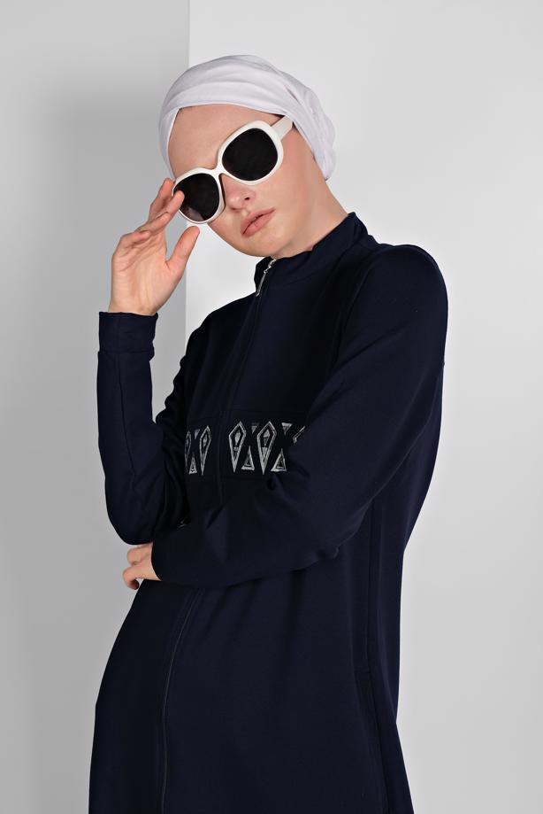 Tesettür giyim LACİVERT ÖNÜ NAKIŞ DETAYLI FERMUARLI SPOR FERACE 5019 - TRENDTESETTÜR