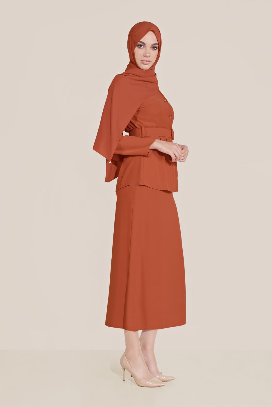 Tesettür giyim KAHVE ALVİNA BOYDAN DÜĞMELİ İKİLİ ETEKLİ TAKIM 40793 