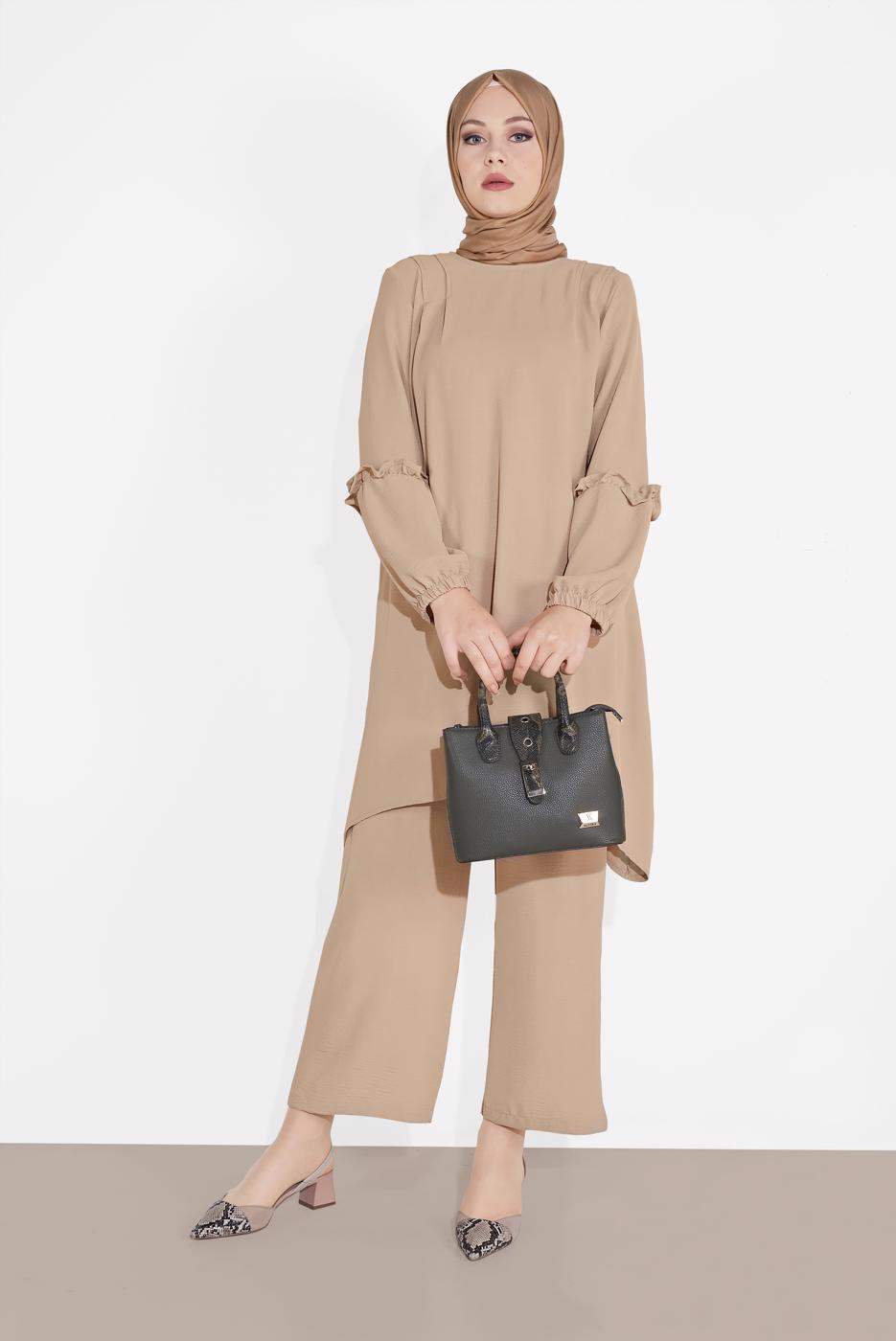 Tesettür giyim BEJ MANŞETLERİ LASTİKLİ BELİ KUŞAKLI PANTOLONLU TAKIM 1161-1 