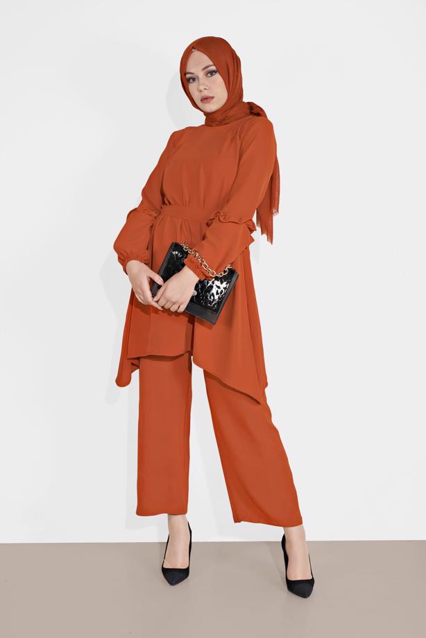 Tesettür giyim  MANŞETLERİ LASTİKLİ BELİ KUŞAKLI PANTOLONLU TAKIM 1161-1  - TRENDTESETTÜR