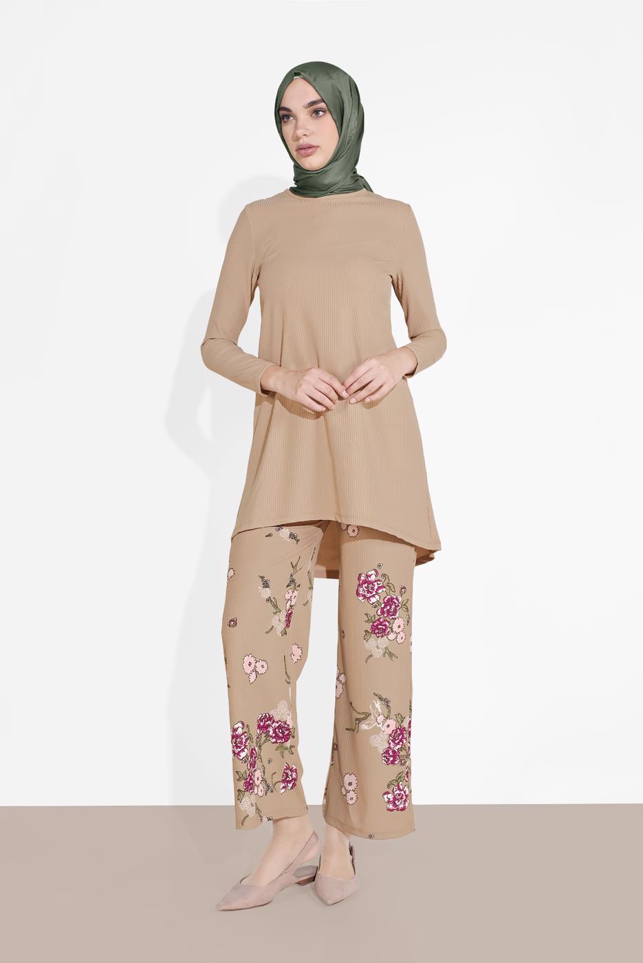 Tesettür giyim BEJ FİTİLLİ ÇİÇEKLİ PANTOLONLU TAKIM 5716-1