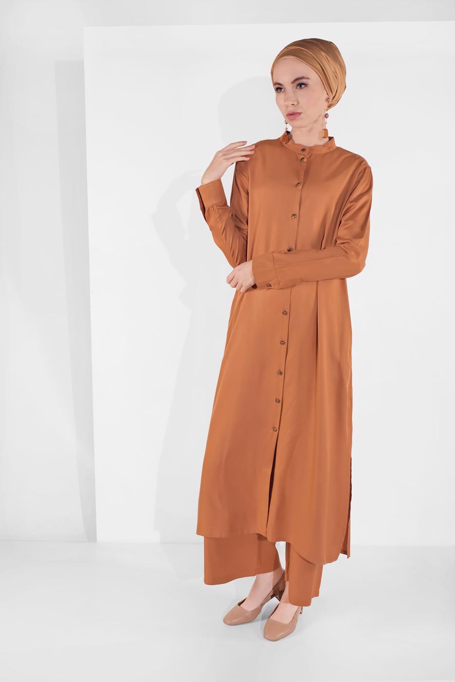 Tesettür giyim KAHVE BOYDAN DÜĞMELİ PANTOLONLU TAKIM  78108 