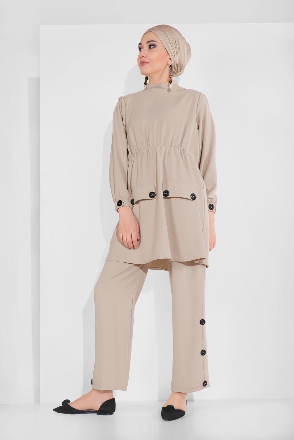 Tesettür giyim BEJ DÜĞME AKSESUARLI İKİLİ PANTOLONLU TAKIM 0707