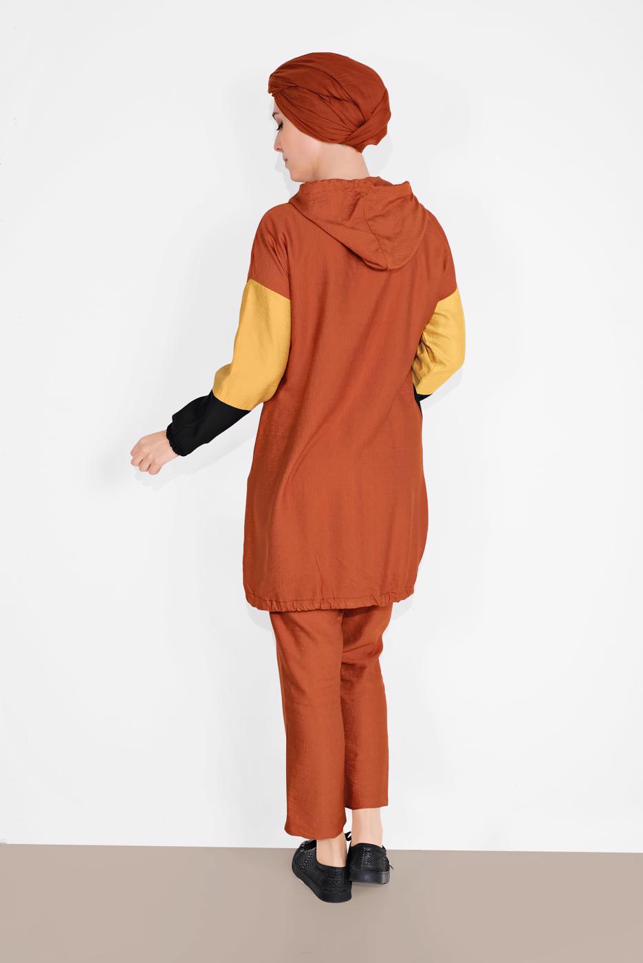 Tesettür giyim KAHVE DÜĞMELİ KAPÜŞONLU PANTOLONLU TAKIM 1026 
