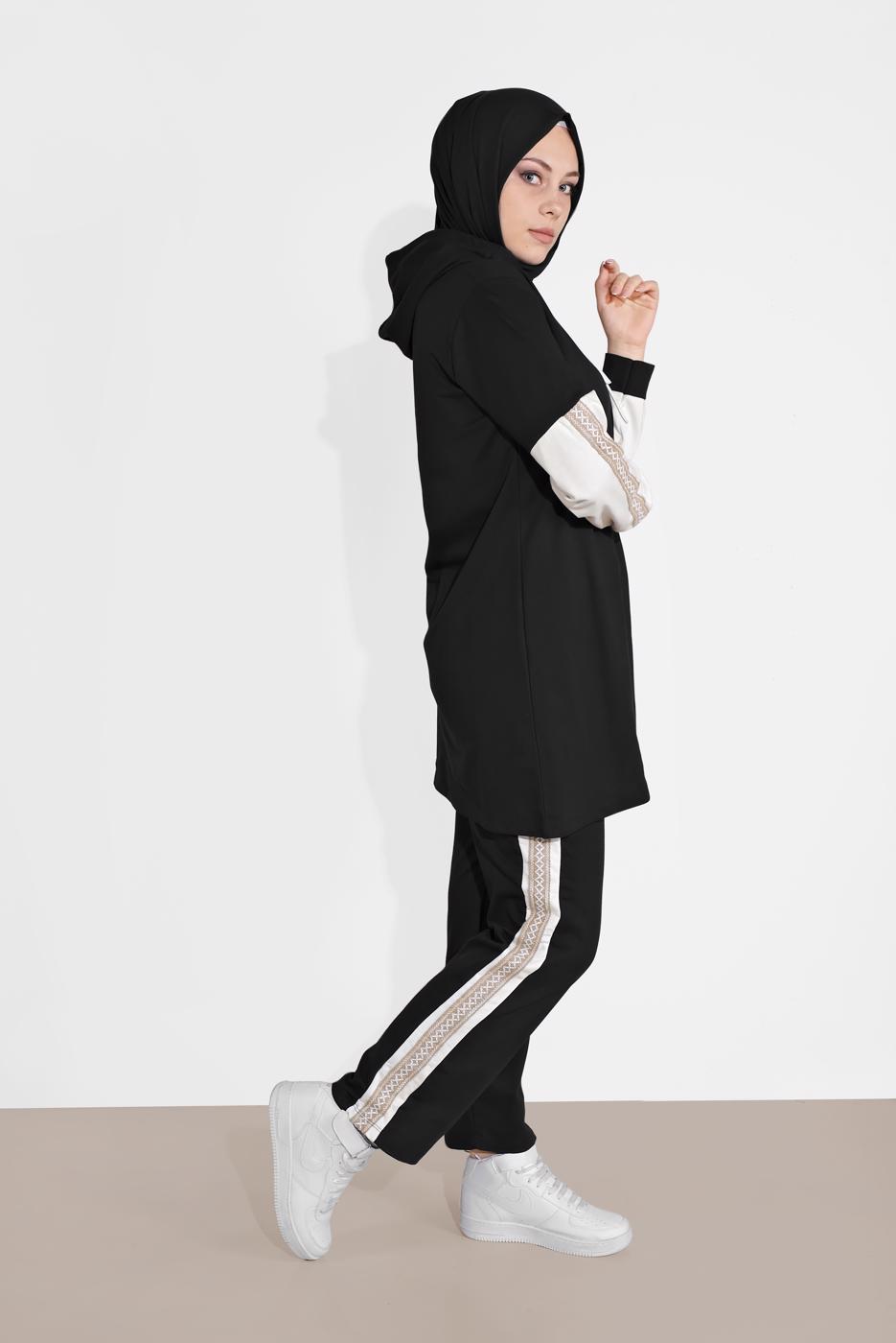 Tesettür giyim SİYAH KOLLARI ETNİK ŞERİT DESENLİ PANTOLONLU EŞOFMAN TAKIM 2026 