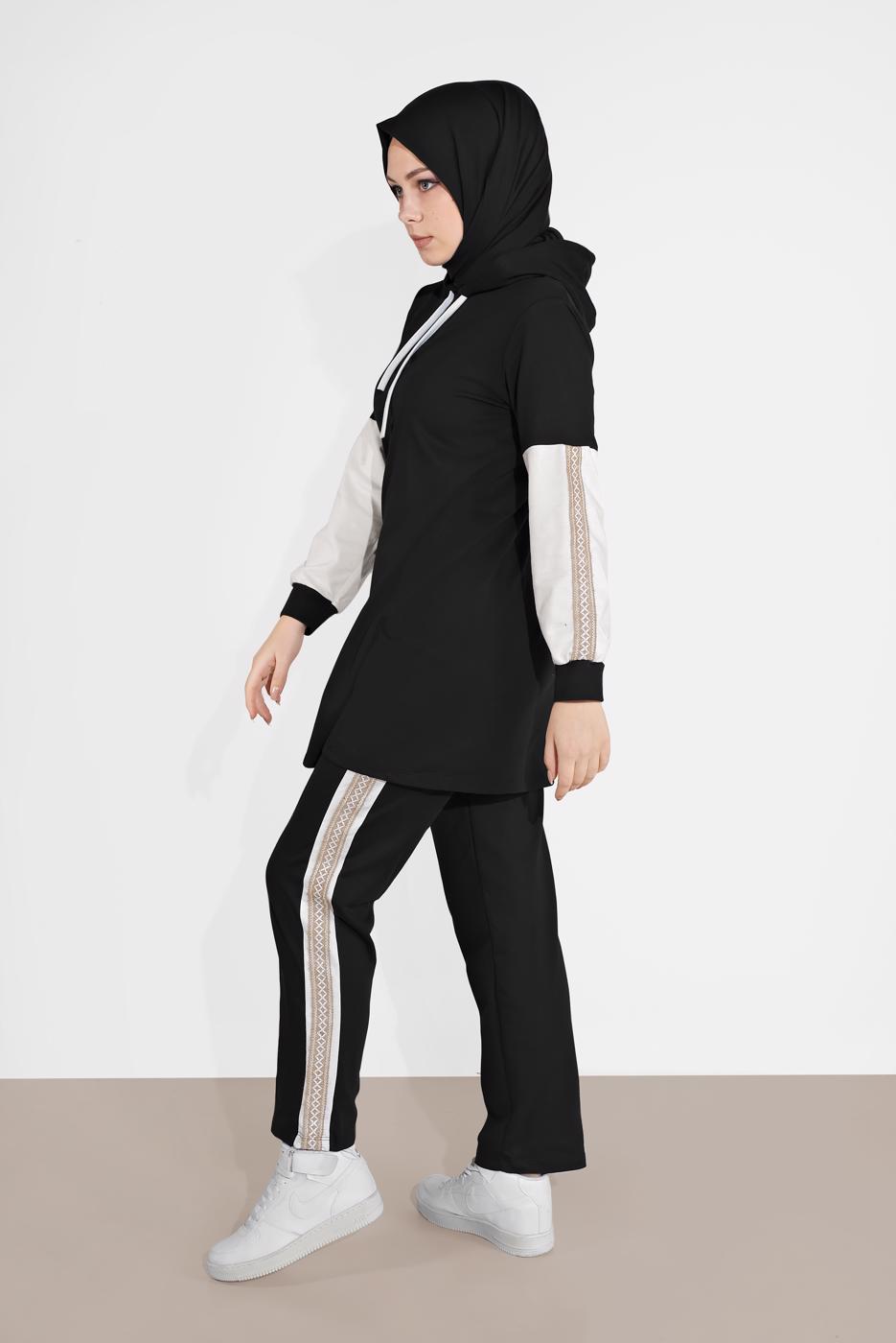 Tesettür giyim SİYAH KOLLARI ETNİK ŞERİT DESENLİ PANTOLONLU EŞOFMAN TAKIM 2026 