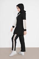 Tesettür giyim SİYAH KOLLARI ETNİK ŞERİT DESENLİ PANTOLONLU EŞOFMAN TAKIM 2026 