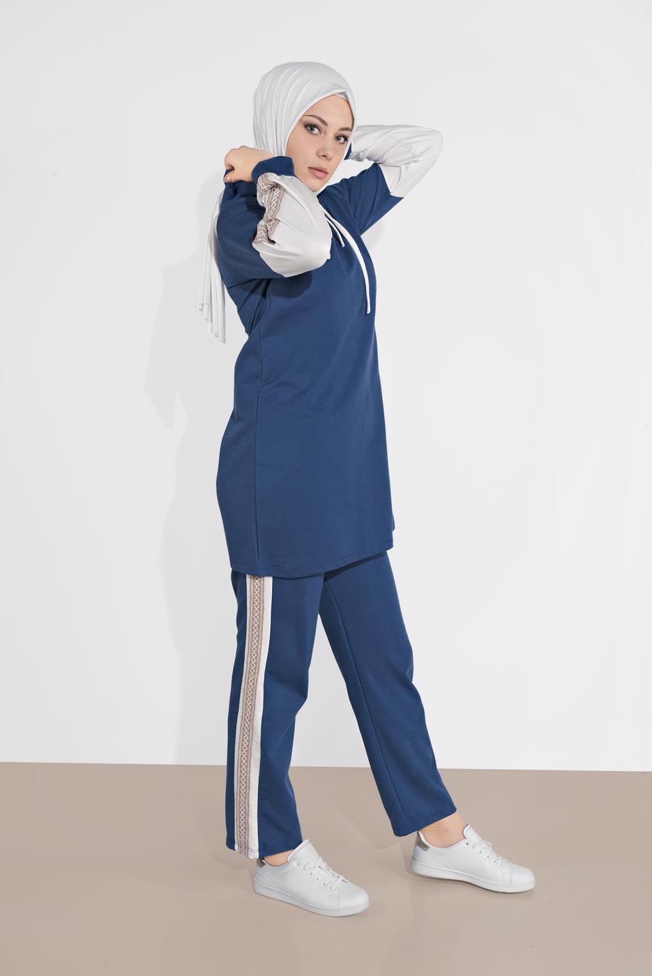 Tesettür giyim MAVİ KOLLARI ETNİK ŞERİT DESENLİ PANTOLONLU EŞOFMAN TAKIM 2026 