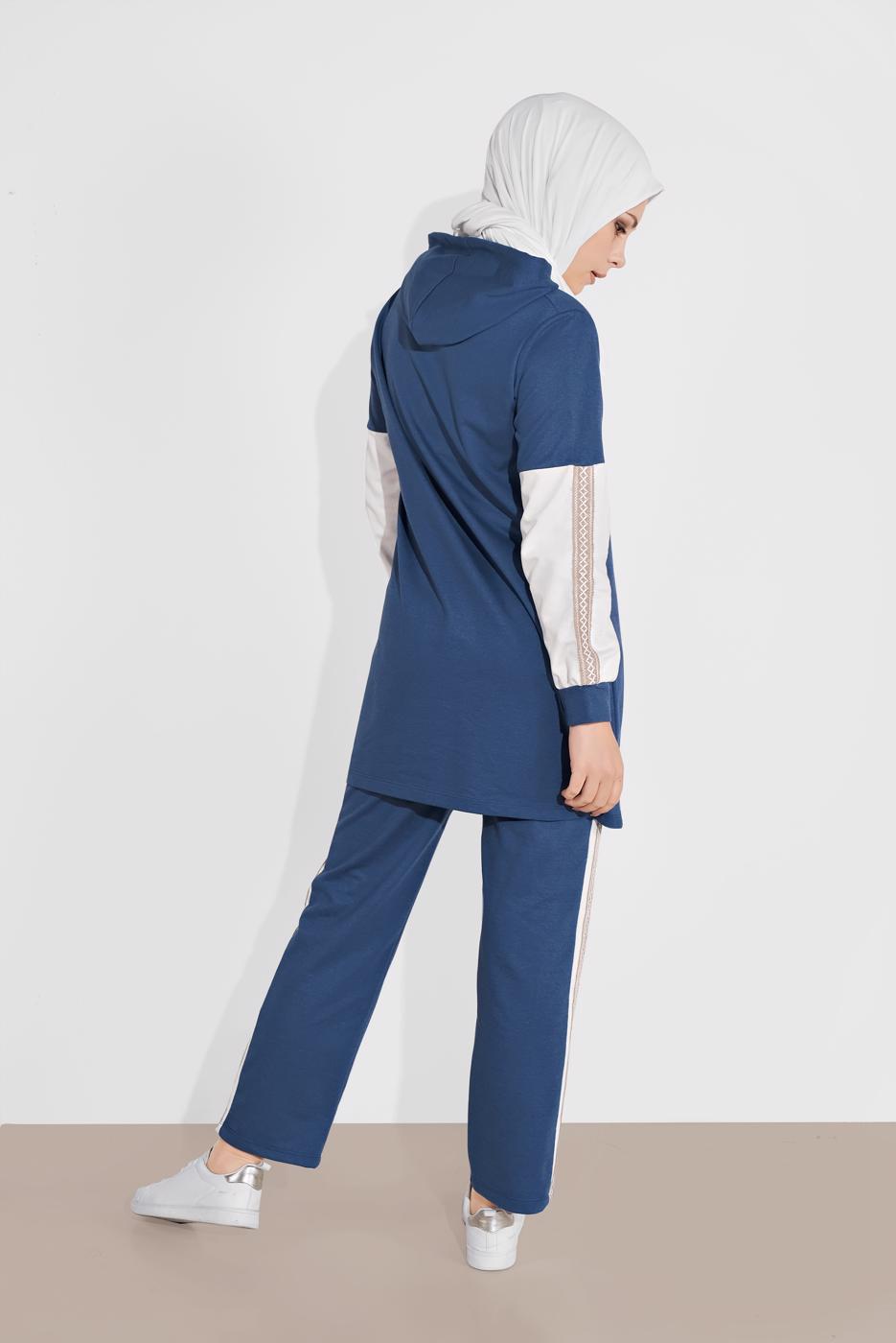 Tesettür giyim MAVİ KOLLARI ETNİK ŞERİT DESENLİ PANTOLONLU EŞOFMAN TAKIM 2026 