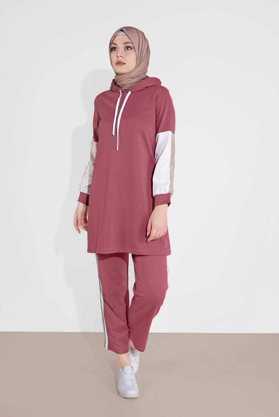 Tesettür giyim PEMBE KOLLARI ETNİK ŞERİT DESENLİ PANTOLONLU EŞOFMAN TAKIM 2026 