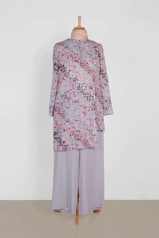 Tesettür giyim GRİ ÇİÇEK DESENLİ ASİMETRİK PANTOLONLU TAKIM 2869 - TRENDTESETTÜR