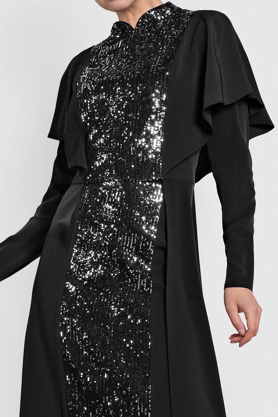 Tesettür giyim SİYAH HAKİM YAKA OMUZLARI VOLANLI İKİLİ ETEKLİ TAKIM T 3544