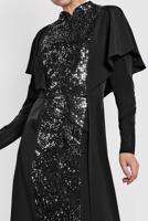 Tesettür giyim SİYAH HAKİM YAKA OMUZLARI VOLANLI İKİLİ ETEKLİ TAKIM T 3544