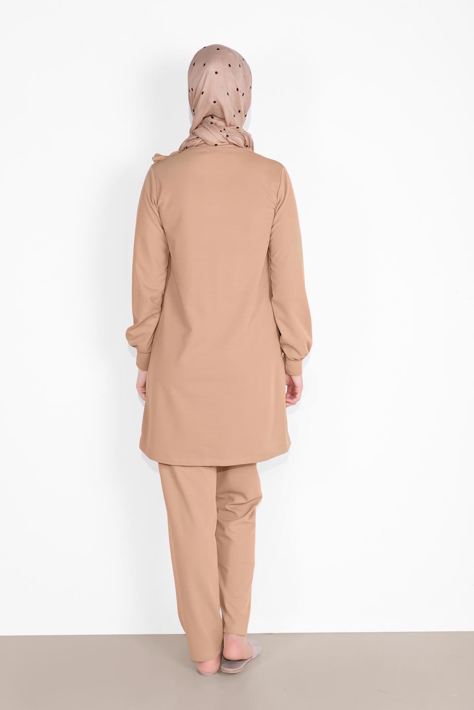 Tesettür giyim BEJ FIRFIR DETAYLI BİSİKLET YAKA  PANTOLONLU TAKIM 4026 